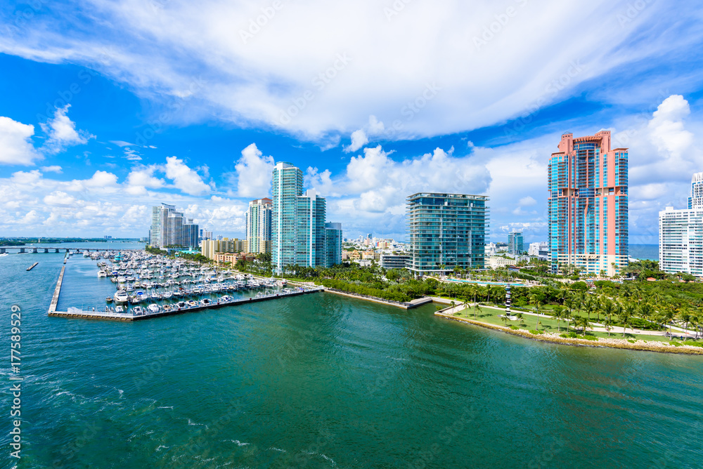 Naklejka premium South Pointe Park and Pier at South Beach, Miami Beach. Aerial view. Paradise and tropical coast of Florida, USA.
