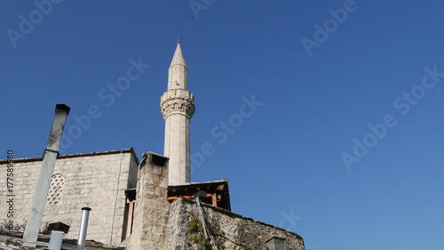 Moschea e minareto a Mostar