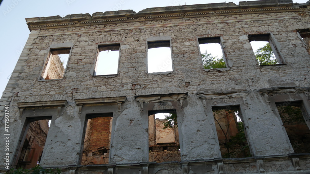 Mostar palazzo in rovina distrutto dalla guerra Mostar palazzo in rovina distrutto dalla guerra