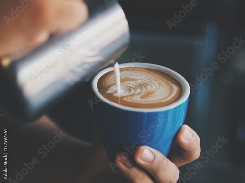 how to make a coffee latte art.