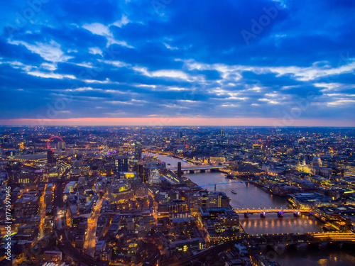 Canvas Print Twilight of London