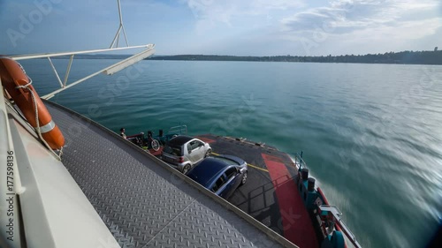 Wallpaper Mural Mittelalterliches Dorf und Burg (Meersburg) Sonnenaufgang Zeitraffer Torontodigital.ca