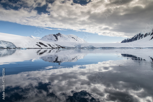 Fototapeta Naklejka Na Ścianę i Meble -  Antarctic Landscape.