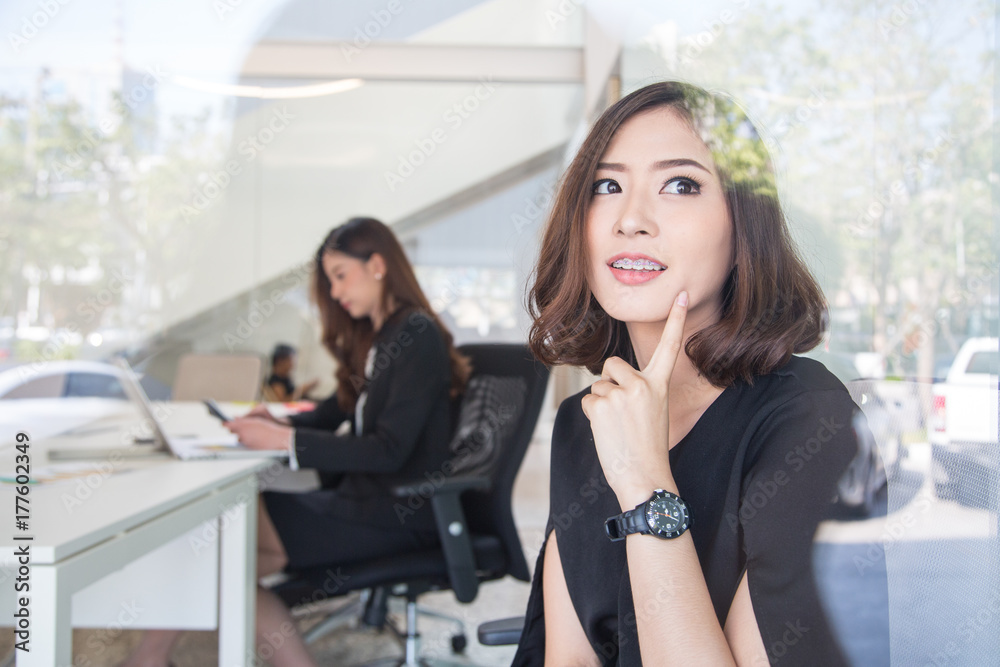 Obraz premium Two woman business working together
