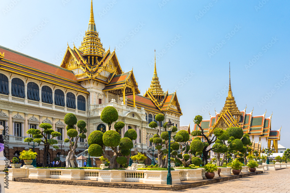 Naklejka premium The Grand Palace is a complex of buildings at the heart of Bangkok, Thailand. The palace has been the official residence of the Kings of Siam. This is the Phra Thinang Chakri Maha Prasat building