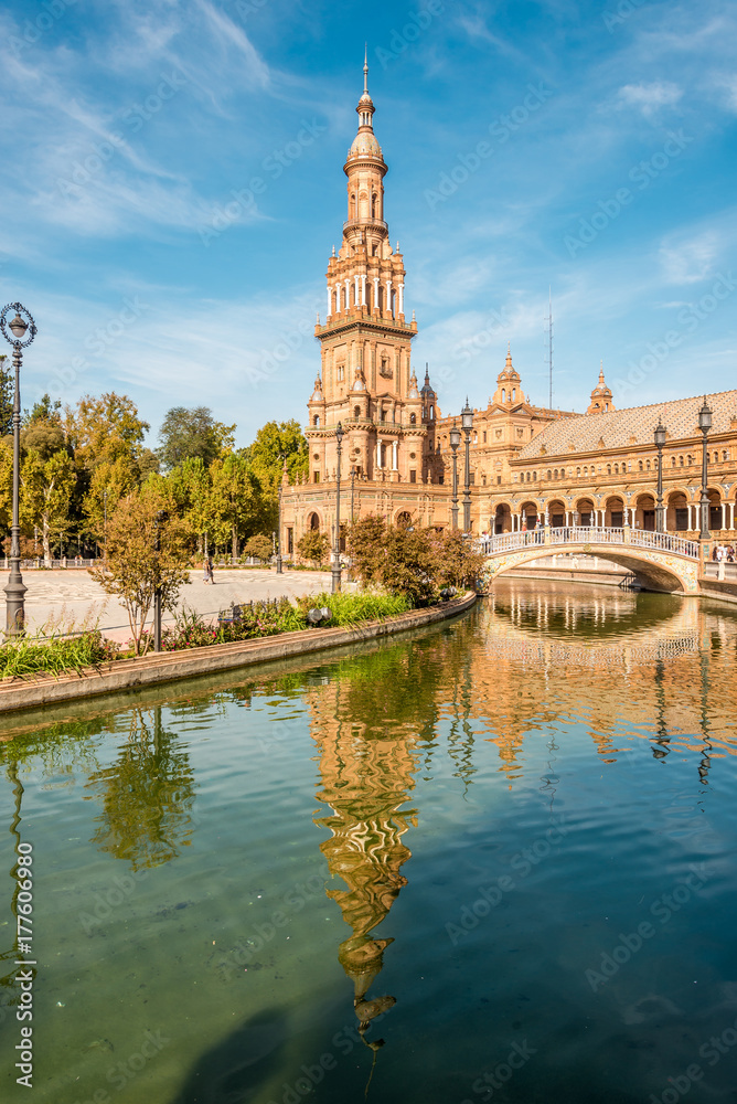 Fototapeta premium North tower with reflection in river at the Place of Espana in Sevilla, Spain