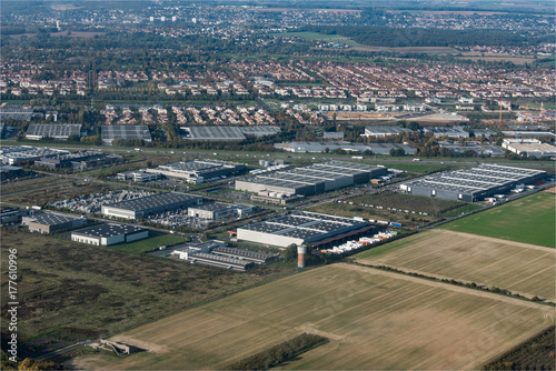 Vue aérienne de la zône industrielle de Ferrières-en-Brie en Seine-et-Marne à l'est de Paris