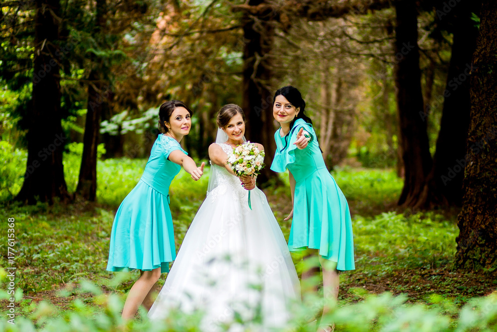 Nice bride and bridesmaids pose in the garden