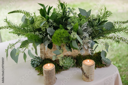 Photos Dark green table centerpiece