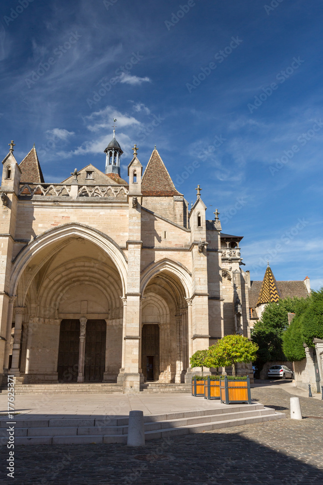 La Basilique Collégiale Notre Dame de Beaune