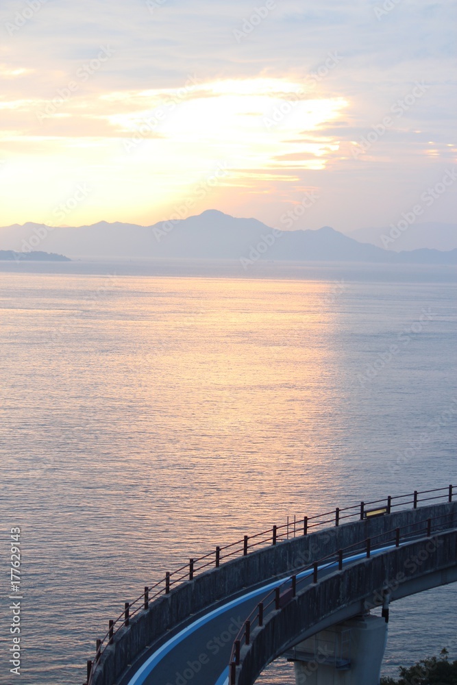 Obraz premium しまなみ海道の夕日