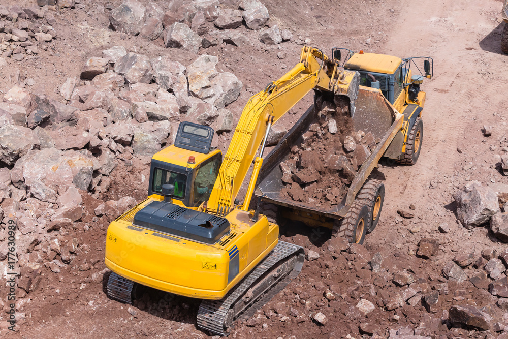 Industrial Machines Excavator Loading Truck Industrial Machines Excavator Loading Truck