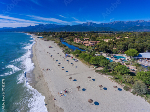 Ostküste von Korsika bei Ghisonaccia mit langem Sandstrand