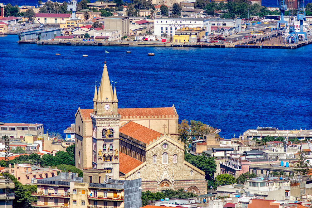 Panoramic view of the Messina.. Reggio di Calabria is seen on the opposite bank. Sicily. Italy
