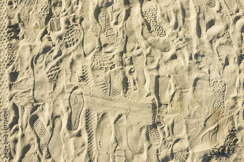Fototapeta Naklejka Na Ścianę i Meble -  Detail of a small piece of beach with footsteps