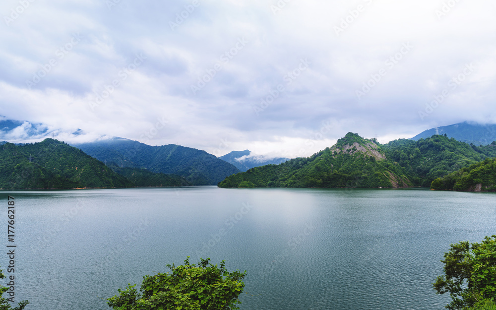 田子倉湖の風景