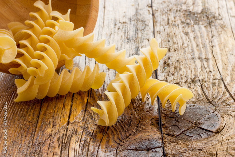 Naklejka premium Uncooked pasta fusilli of Italy