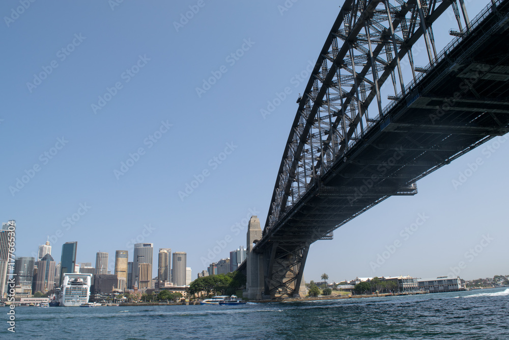 Fototapeta premium Travel to harbour and pretty skyline