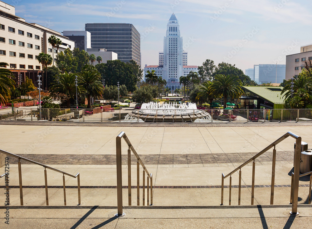 Obraz premium Лос-Анджелес, США, 2016:02:28 Гранд Парк и здание мэрии в центре Лос-Анджелеса.