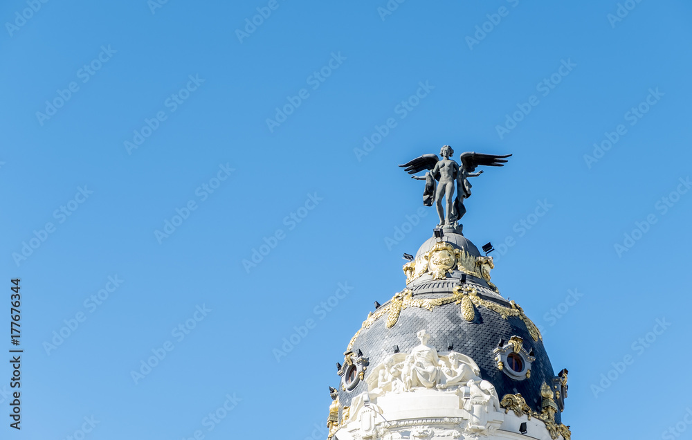 Obraz premium Madrid, Spain - October 7, 2017: To of the famous Metropolis Building