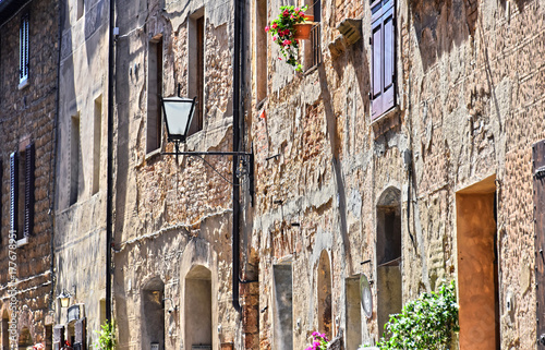 Fototapeta Naklejka Na Ścianę i Meble -  Street of historic center of Pienza in Tuscany, Italy