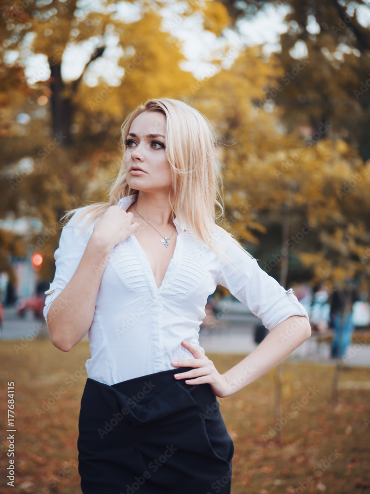 Portrait of young happy blonde business woman in the city. Beautiful  student girl in white sexy blouse posing as model in the street. foto de  Stock | Adobe Stock