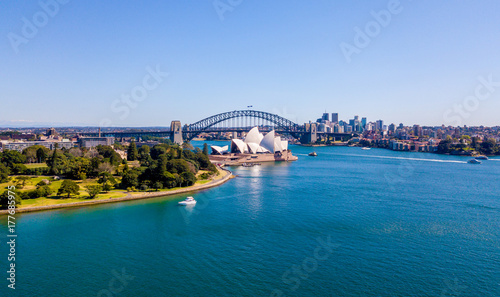 Canvas Print Beautiful panorama of the Sydney harbour district with Harbour bridge, Botanical garden and the Opera building