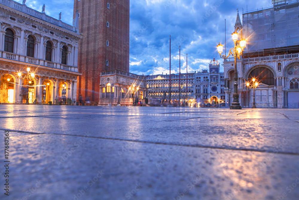 Naklejka premium Piazza San Marco in the night