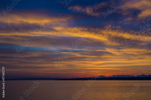 Fototapeta Naklejka Na Ścianę i Meble -  Beautiful sunrise at the lake Geneva Switzerland