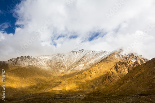 Fototapeta Naklejka Na Ścianę i Meble -  Top of mountain covered snow