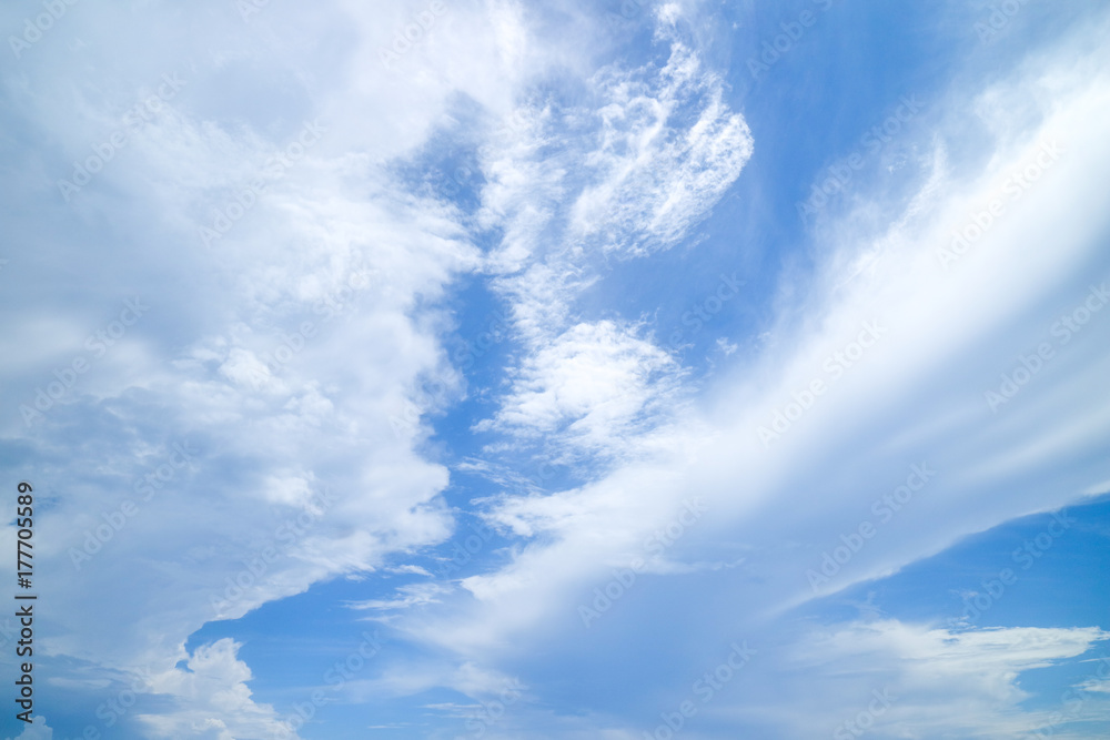 Obraz premium Clear blue sky with cloud 