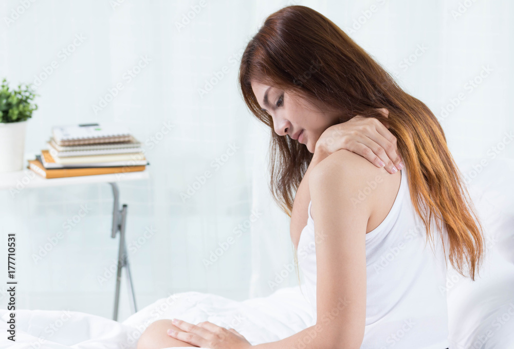 female Shoulder pain