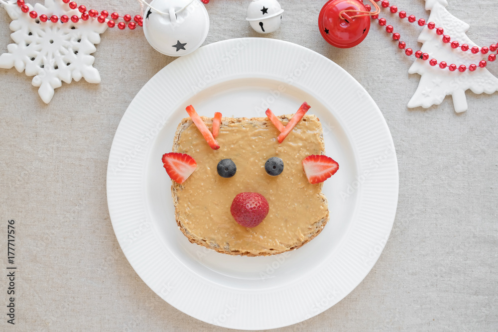 Christmas reindeer on peanut butter toast breakfast, fun food art for kids Christmas reindeer on peanut butter toast breakfast, fun food art for kids