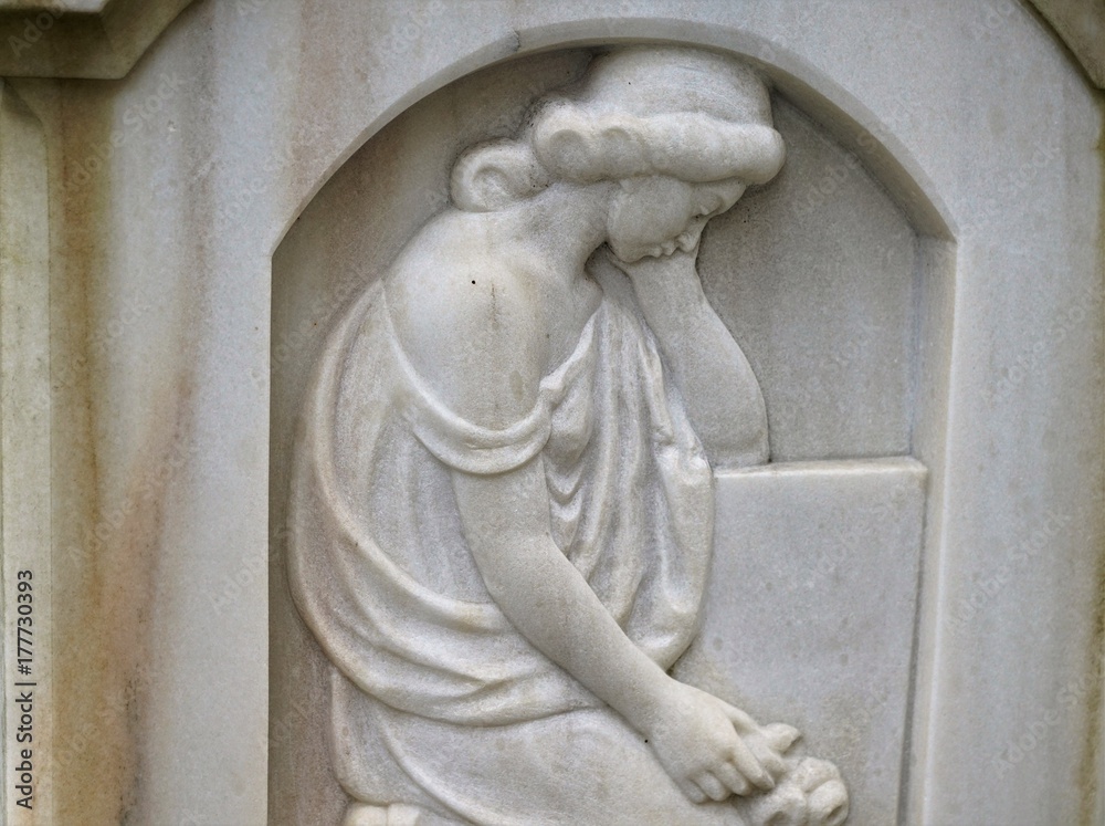 Engel auf einem grab auf dem Friedhof