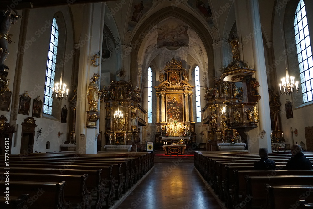 kirche in Kitzbühel in Österreich 