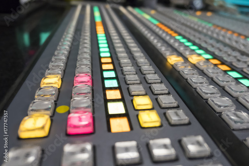 Video switcher with color buttons - No Hands photo
