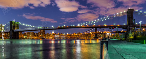 Brooklyn bridge by night © Florian