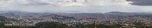 Gesamtpanorama von Barcelona vom Tibidabo aufgenommen