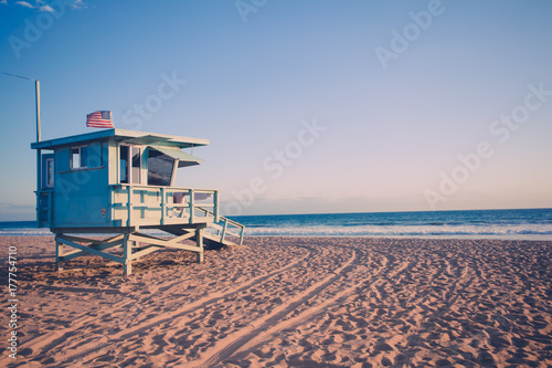 Lifeguard cabin on Santa Monica beach © nata_rass