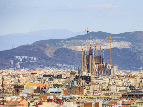 Stadtpanorama von Barcelona mit Sagreda Familia
