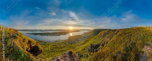 Fototapeta Naklejka Na Ścianę i Meble -  Midnight Sun in Tromso, Norway.