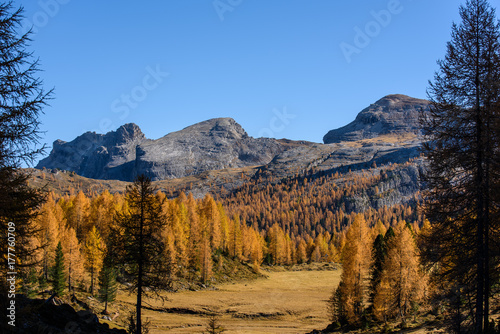 Autumn. The Dolomites tell ... the magic of colors ...