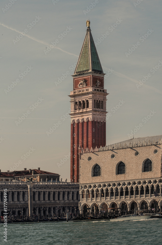 Il leone alato, secolare simbolo di Venezia sul Campanile di San Marco