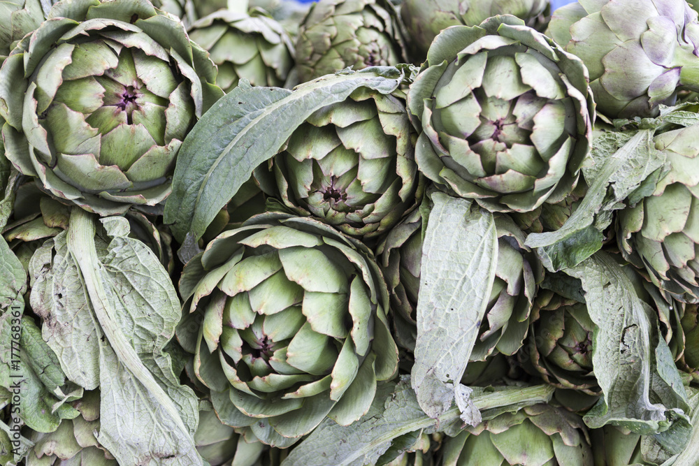 Obraz premium Large fruit of the artichoke. Fresh artichoke at the village market.