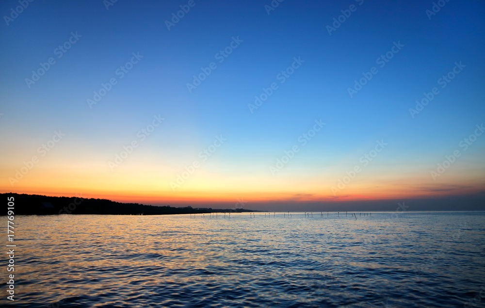 Fototapeta premium Beautiful sunrise on the sea
