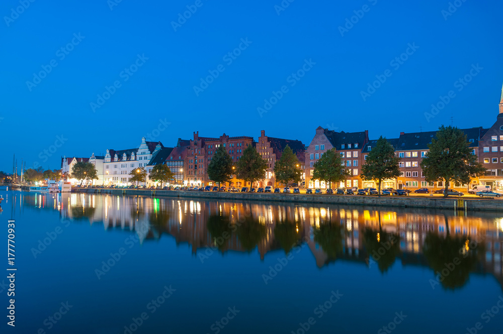Historisches Stadtbild an der Untertrave in Lübeck