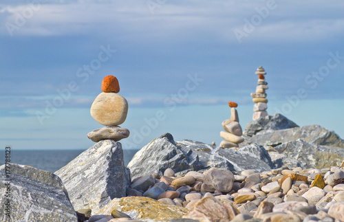 Canvas Print Balance stone on sea coast. Zen rocks.