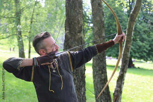  Archer arrow bow – Mann Bogen Wald photo