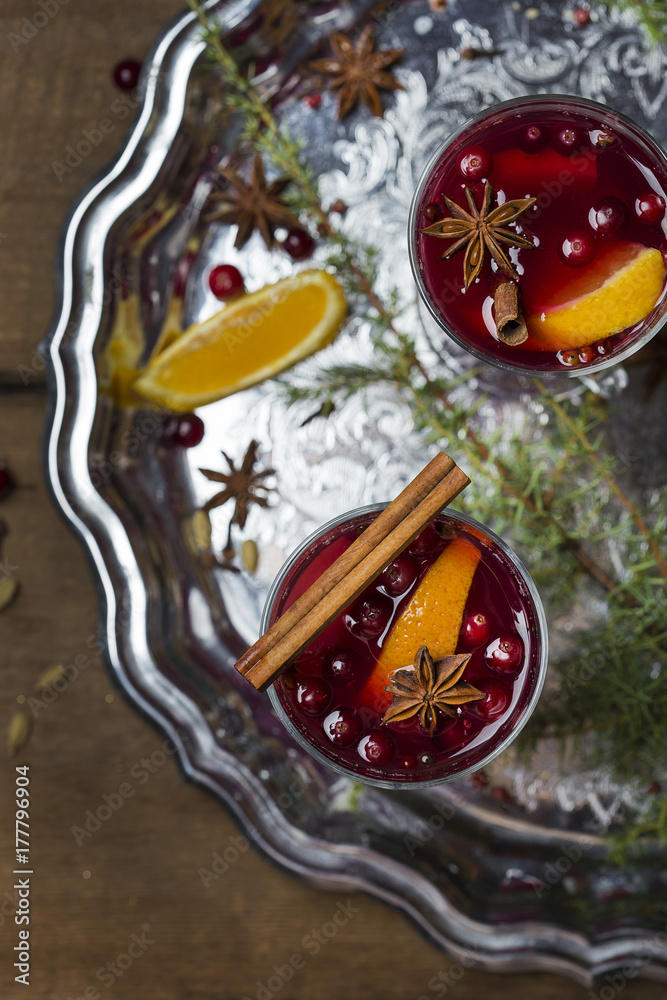 hot mulled wine with cinnamon, cardamom and anise