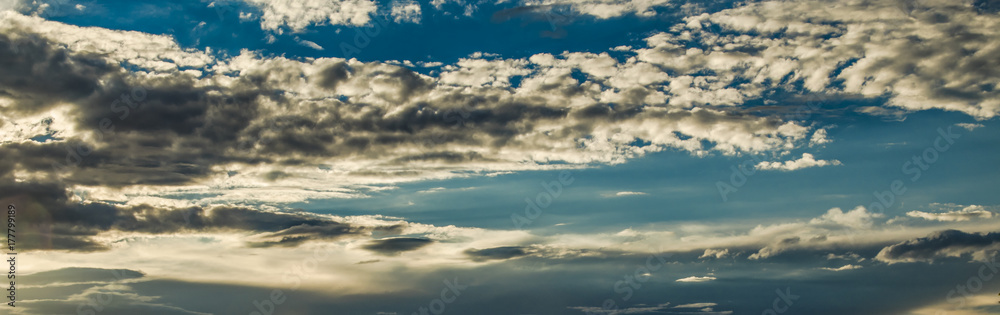 Dramatische Wolken Panorama